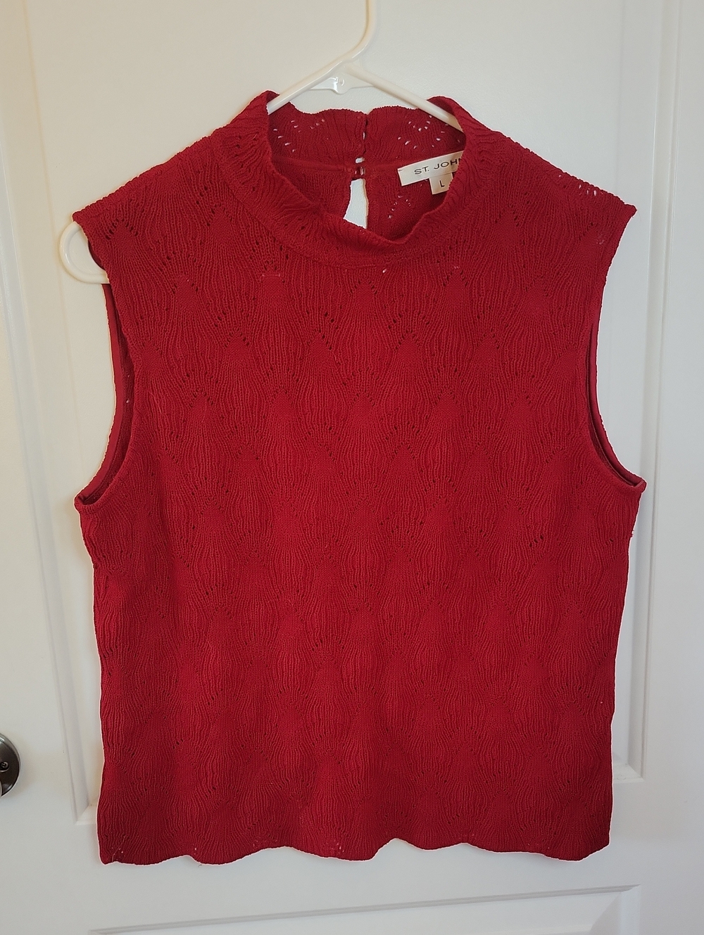ST JOHN brick red scalloped pointelle Santana knit sleeveless sweater size Large